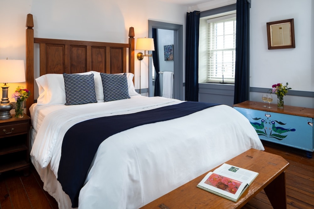 Visit Pennsylvania Amish Country 5 Guest room at our Refined Pennsylvania Amish Country Bed and Breakfast near Lancaster