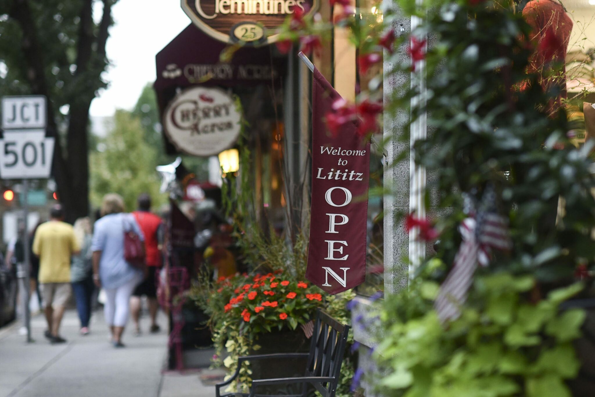 Best Amish Towns In PA Visit Amish Country   Downtown Lititz 2048x1366 