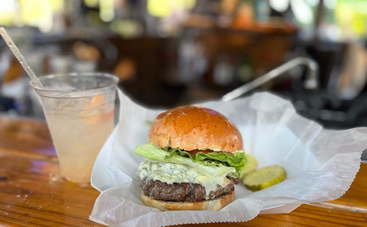 23-best-burgers-in-lancaster-pa-historic-smithton-inn